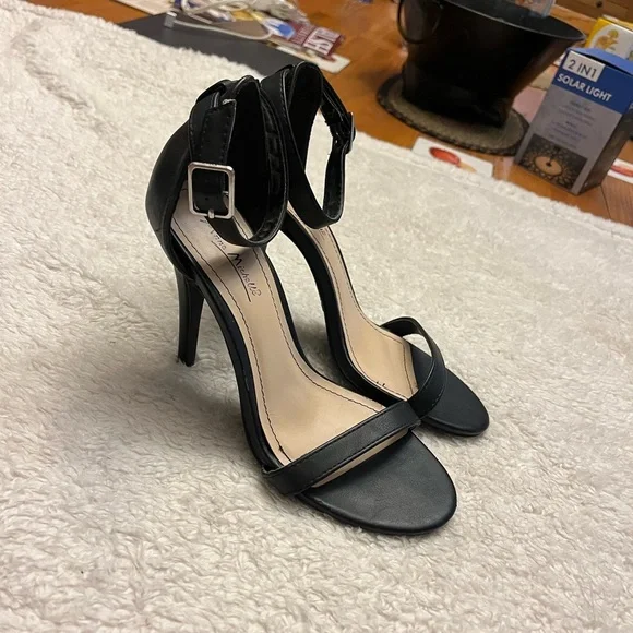 Anne Michelle Enzo Pump - Picture 3 of 7